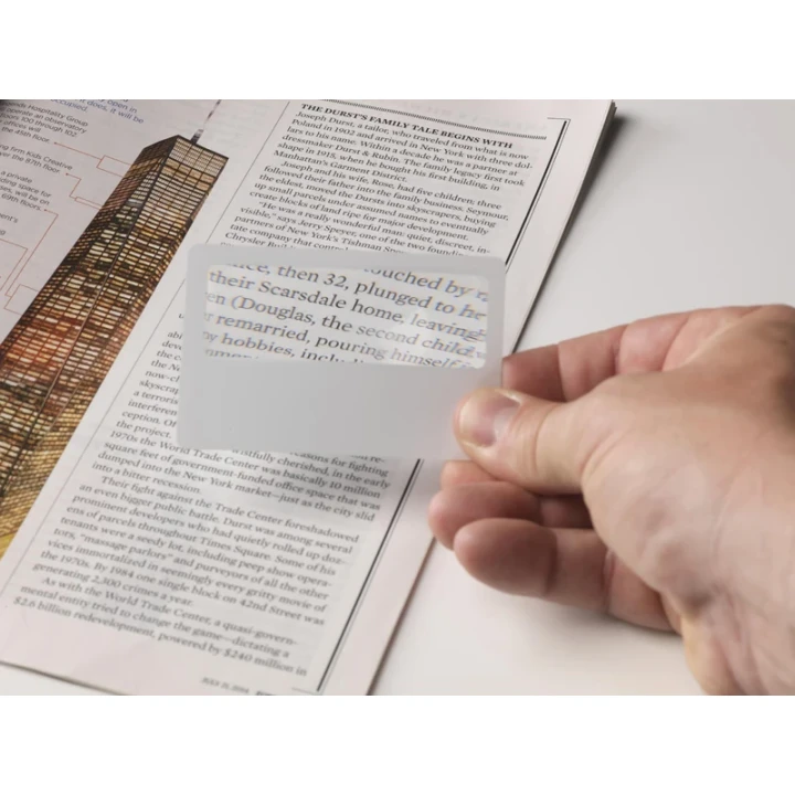 Card shape magnifying glass