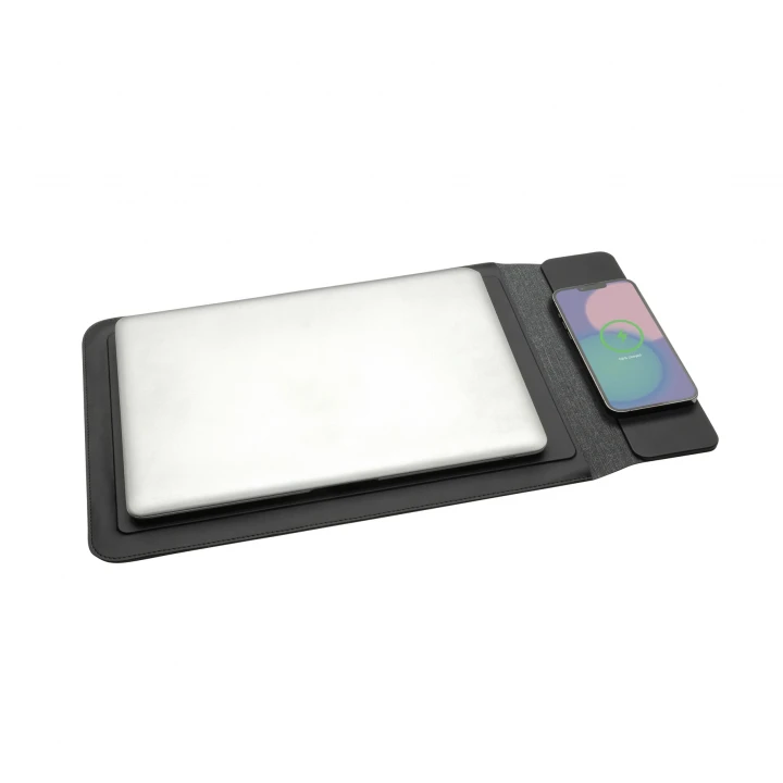 Swiss Peak 15W Magnetic Charging Laptop Sleeve 14-15.6"